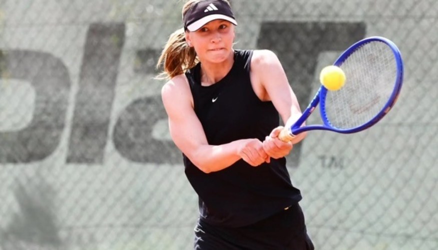 Марія Кочерженко на корті під час матчу юнацького Вімблдону U14