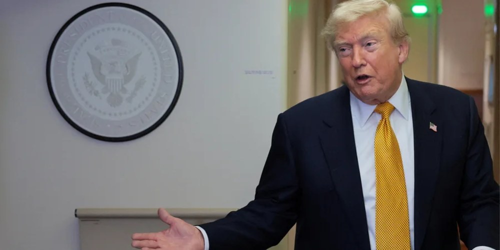 Дональд Трамп під час публічного виступу, де він коментує загрози з боку Ірану