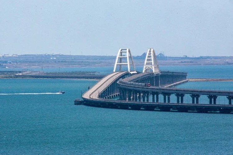 Кримський міст над Керченською протокою в окупованому Криму