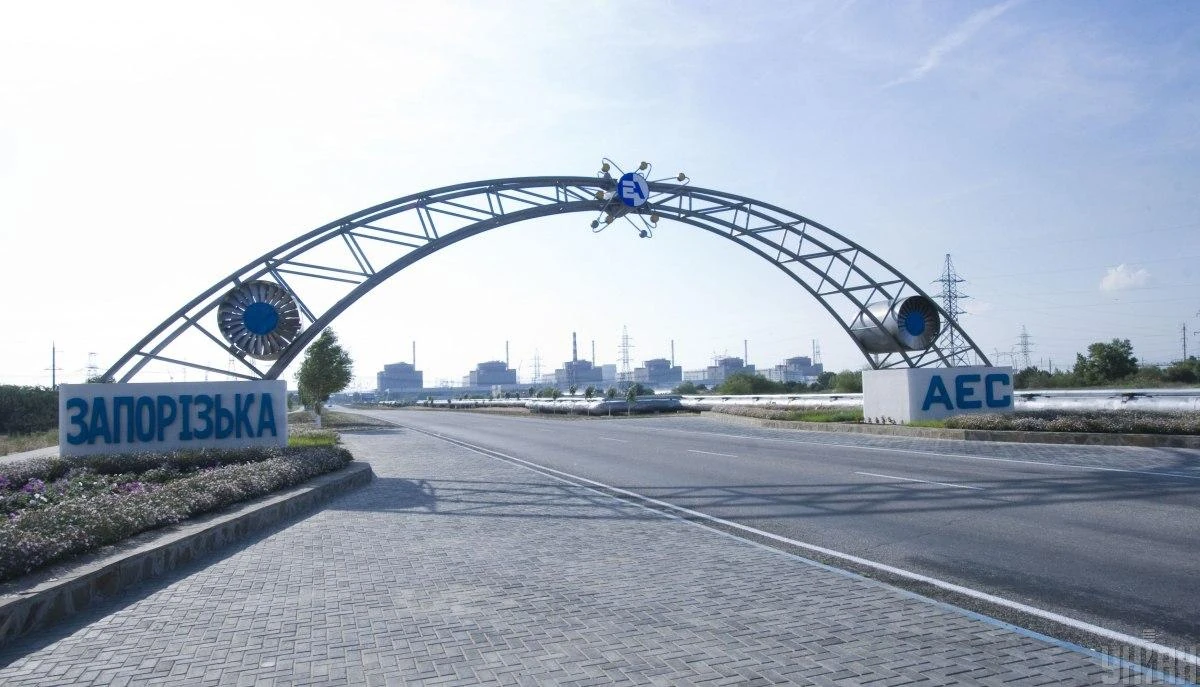 Супутниковий знімок високовольтної лінії електропередачі вздовж траси М18 та території Запорізької АЕС