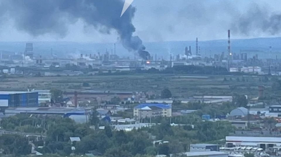 Наслідки удару по нафтопереробному заводу в російській Пермі або військовому аеродрому «Маринівка» у Волгоградській області