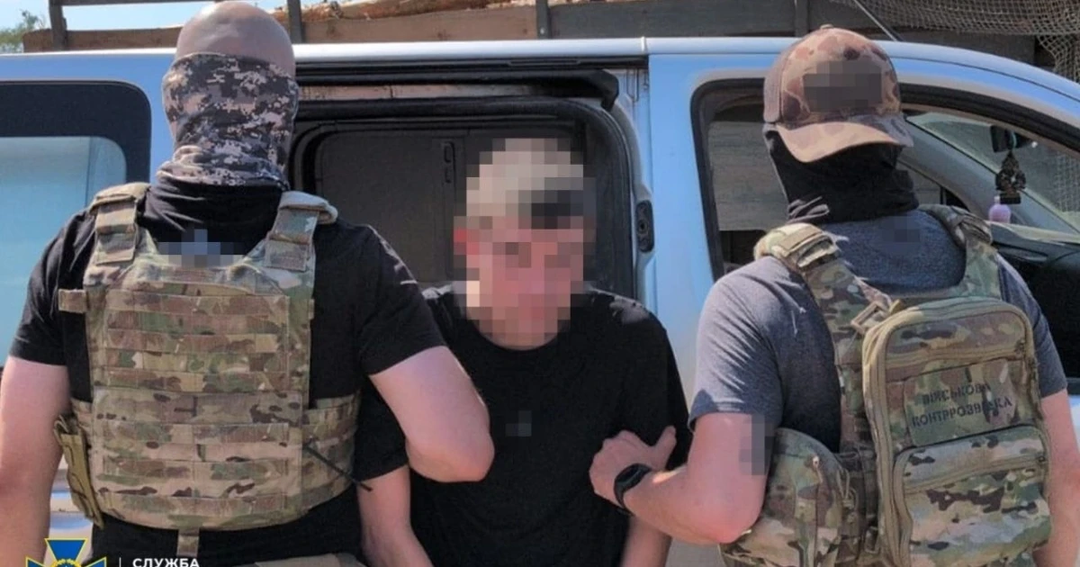 Затриманий у Ізюмі чоловік-переселенець з Луганщини, якого підозрюють у реєстрації 27 станцій Starlink для росіян (фото СБУ)