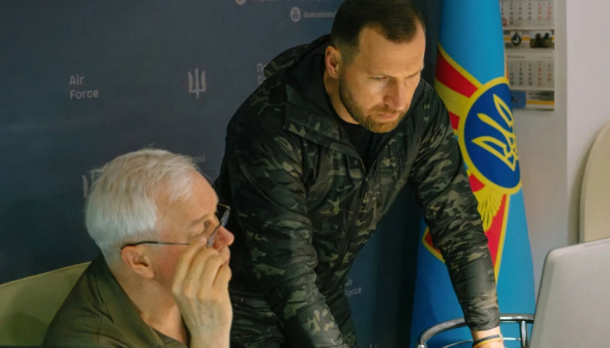 Міністр оборони Евгеній Хмара під час відвідування командних пунктів військових частин Повітряних сил у Київській області