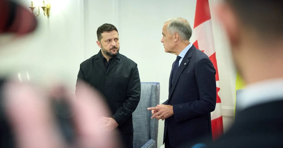 Володимир Зеленський та Марк Карні під час підписання декларації про 100-річне партнерство