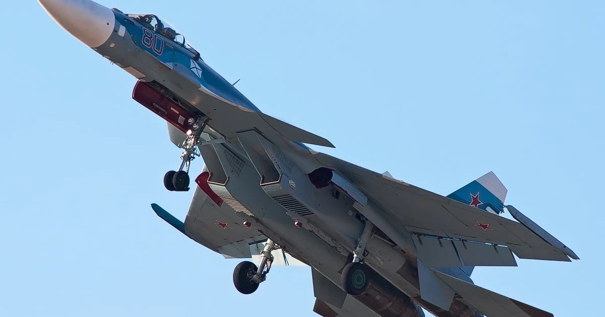Палубний винищувач Су-33 наземного базування ЗС РФ