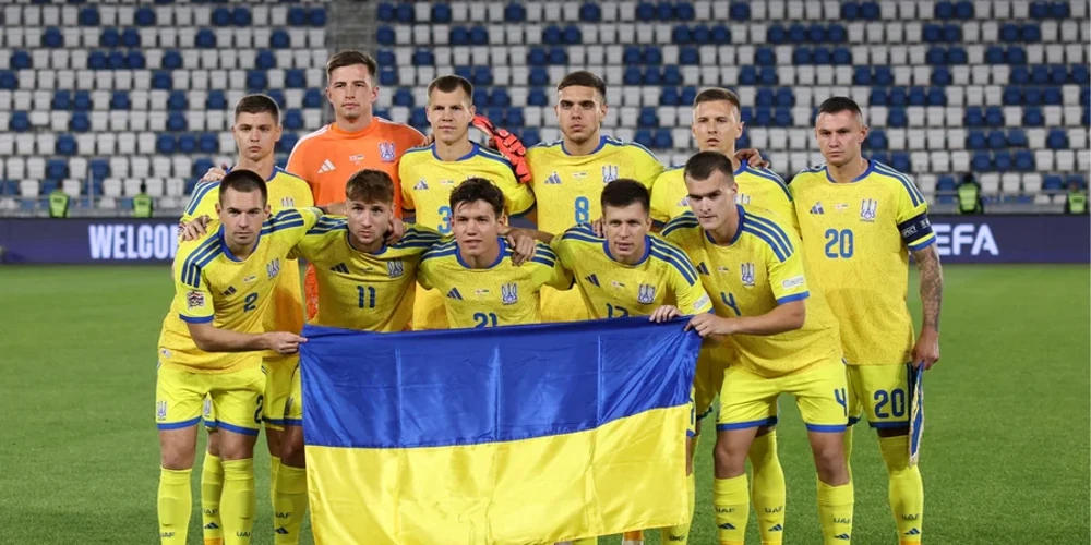 Інфографіка рейтингу збірних ФІФА з виділеними позиціями України та сусідів у таблиці